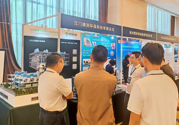 綠潤(rùn)科技展位更是人氣爆棚，咨詢(xún)不斷